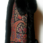 Pelsvest i ræv, med broderi fra Kashmir.