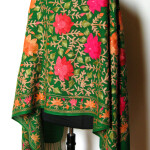 Håndbroderet Kashmir uld sjal_tørklæde. Samarkand har stort udvalg af uld tørklæder.